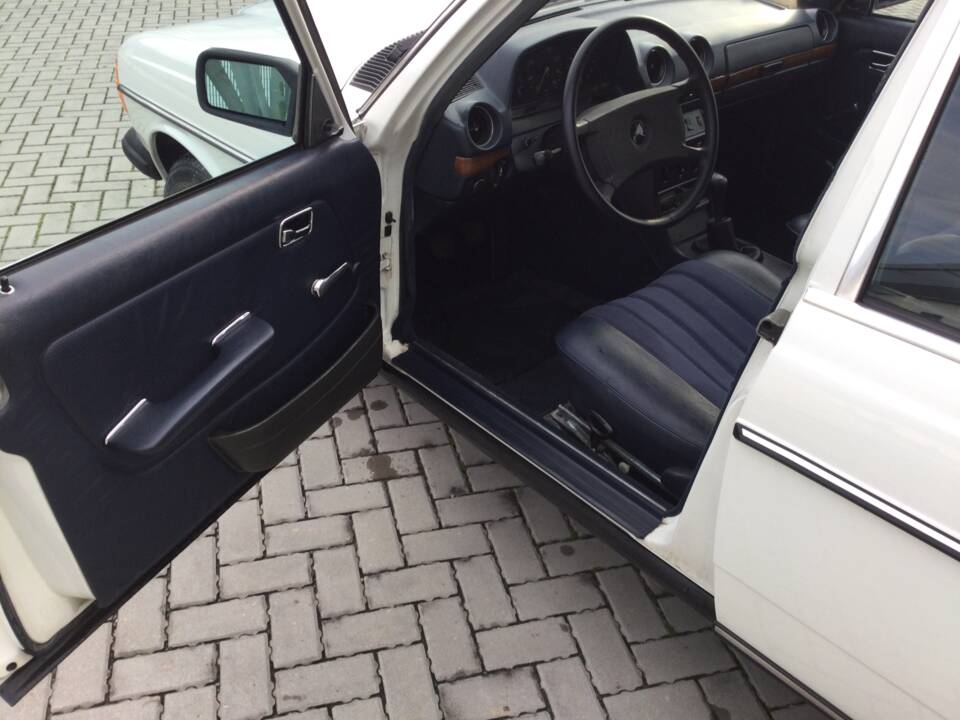 Immagine 37/39 di Mercedes-Benz 240 TD (1983)