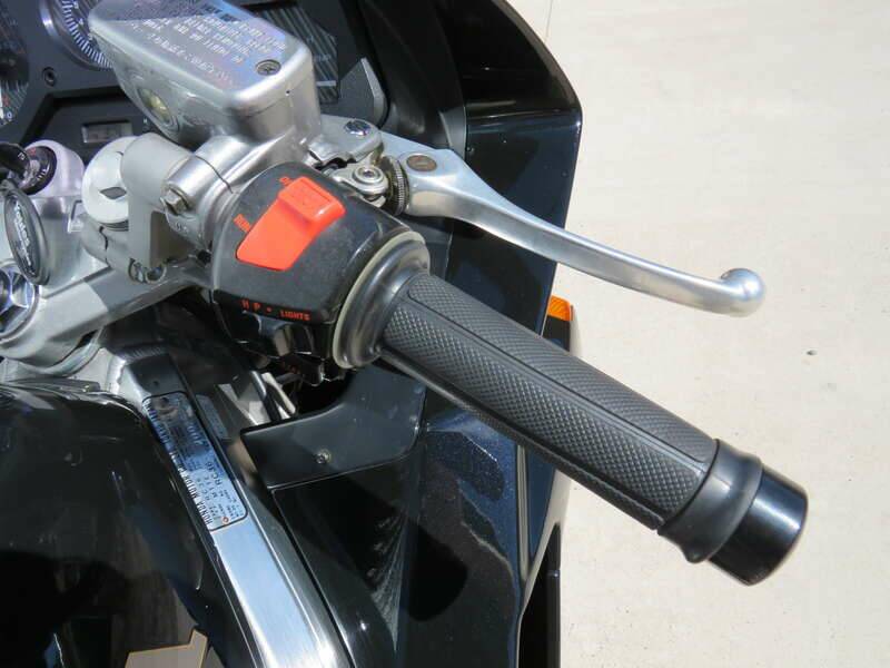 Image 13/44 de Honda VFR 750F (1991)