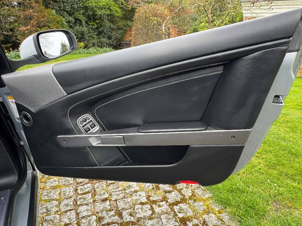 Immagine 27/28 di Aston Martin DB 9 (2009)