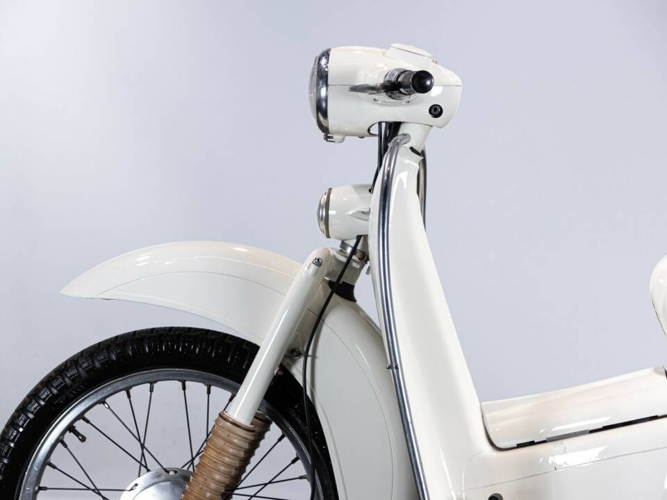 Image 16/50 of Aermacchi DUMMY (1956)