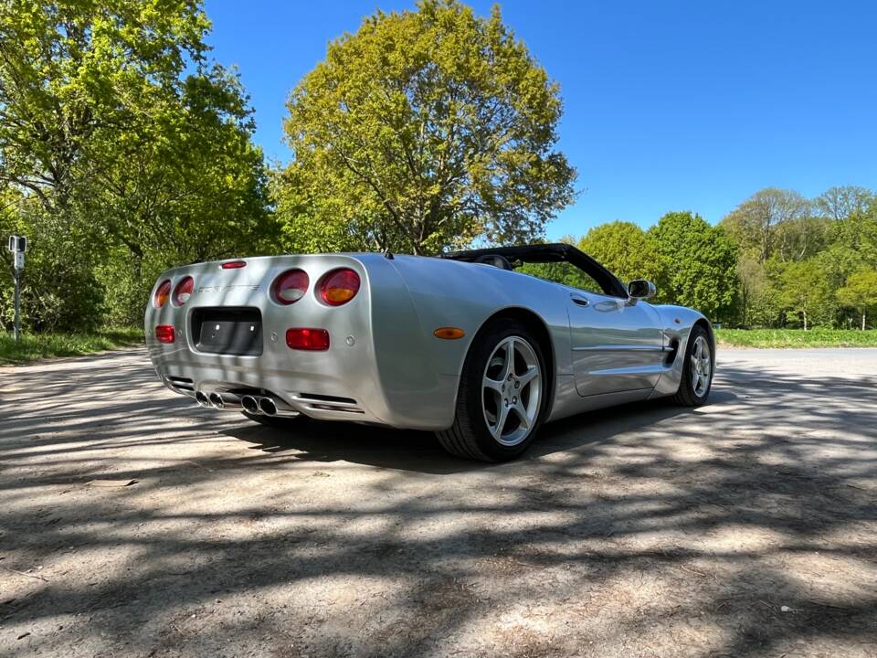 Image 16/50 of Chevrolet Corvette (2001)