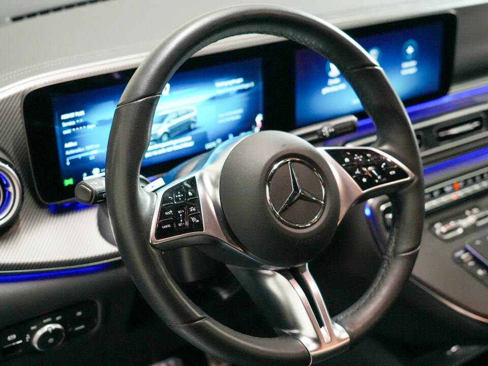 Image 20/35 of Mercedes-Benz V 300 d 4MATIC (2025)