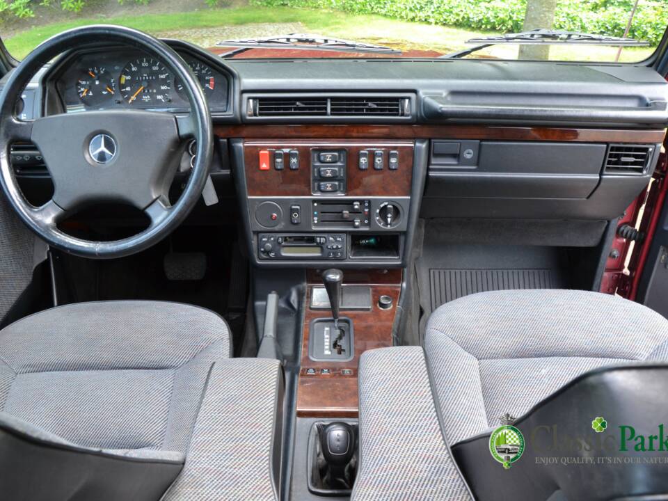Image 20/49 de Mercedes-Benz 230 GE (SWB) (1993)