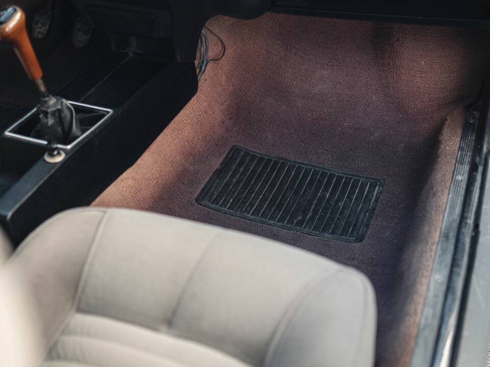 Image 21/32 of Alfa Romeo Alfetta GTV 2000 (1977)