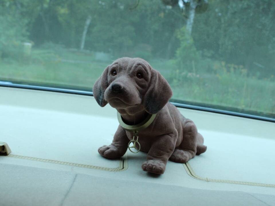 Image 45/51 de Mercedes-Benz 500 SE (1984)