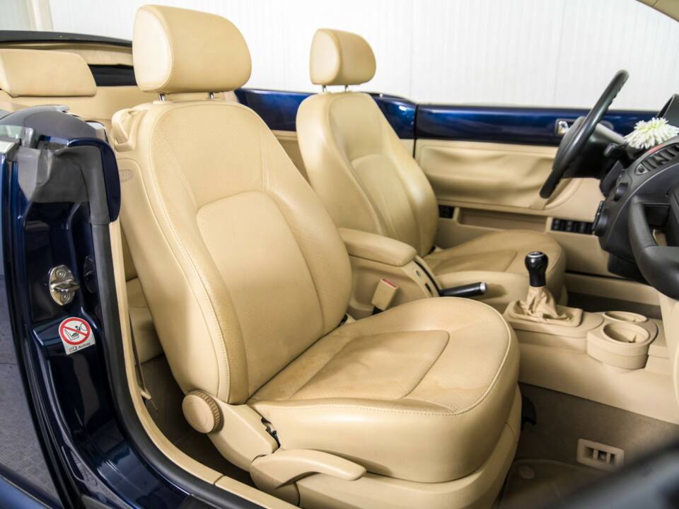 Immagine 16/50 di Volkswagen New Beetle 1.6 (2004)