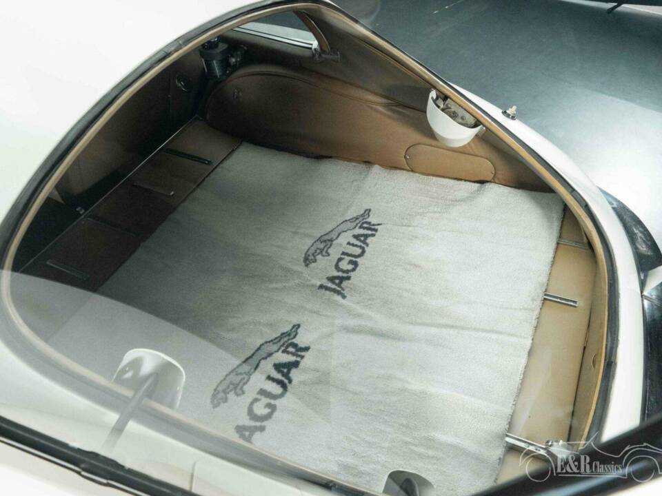 Immagine 19/19 di Jaguar E-Type (1969)