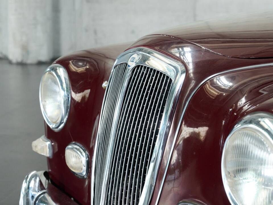 Image 7/50 of Lancia Aurelia B12 (1955)