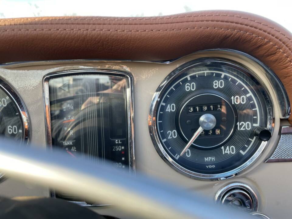 Immagine 32/50 di Mercedes-Benz 280 SL (1969)