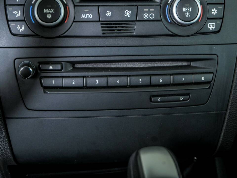 Image 32/50 of BMW 125i (2008)