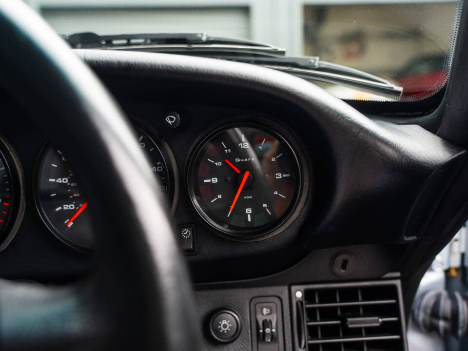 Image 36/60 of Porsche 911 Targa (1996)
