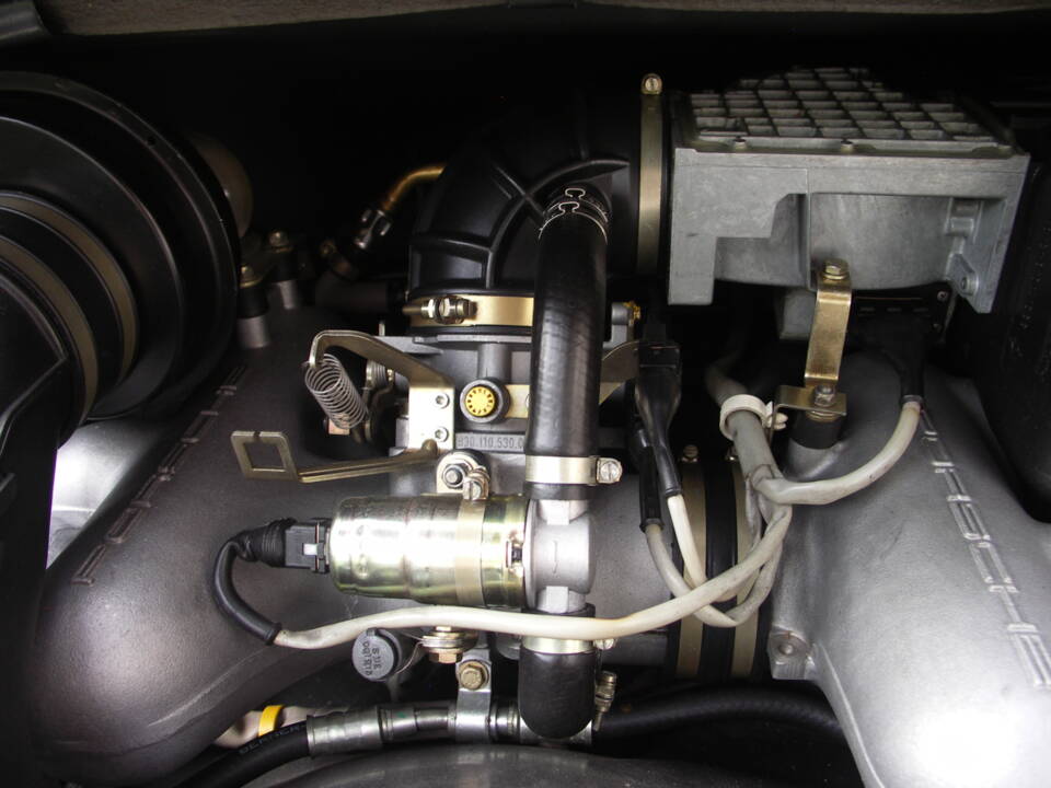 Bild 34/45 von Porsche 911 Carrera 3.2 (1988)