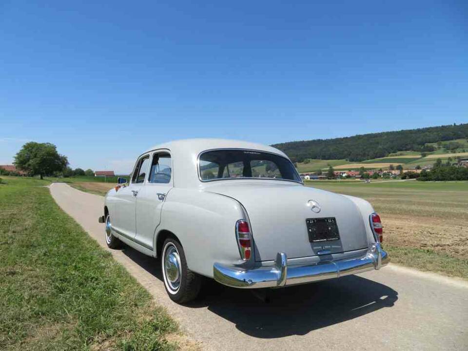 Imagen 2/19 de Mercedes-Benz 180 b (1960)