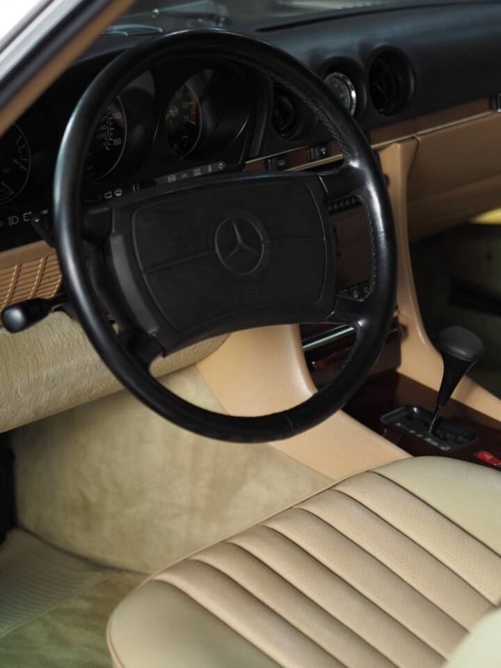 Image 43/50 of Mercedes-Benz 560 SL (1988)