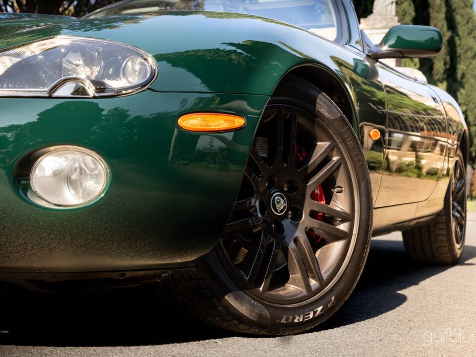 Image 13/70 of Jaguar XKR (2004)