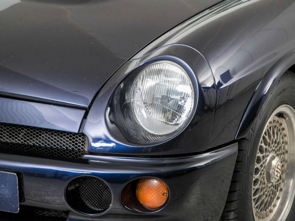 Immagine 20/50 di MG RV8 (1991)