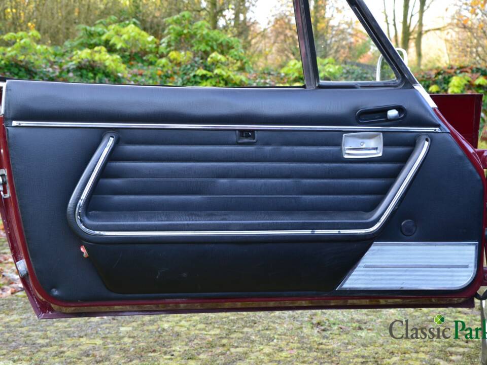 Bild 15/38 von Peugeot 504 Convertible (1970)