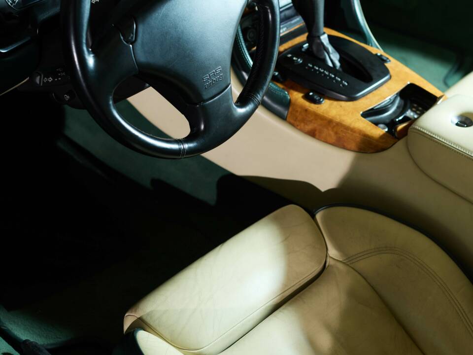 Bild 34/34 von Aston Martin DB 7 Vantage (2000)