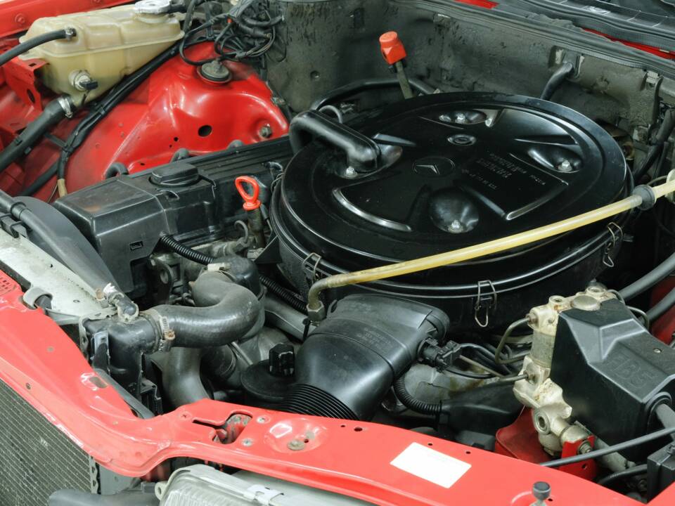 Bild 19/50 von Mercedes-Benz 260 SE (1986)