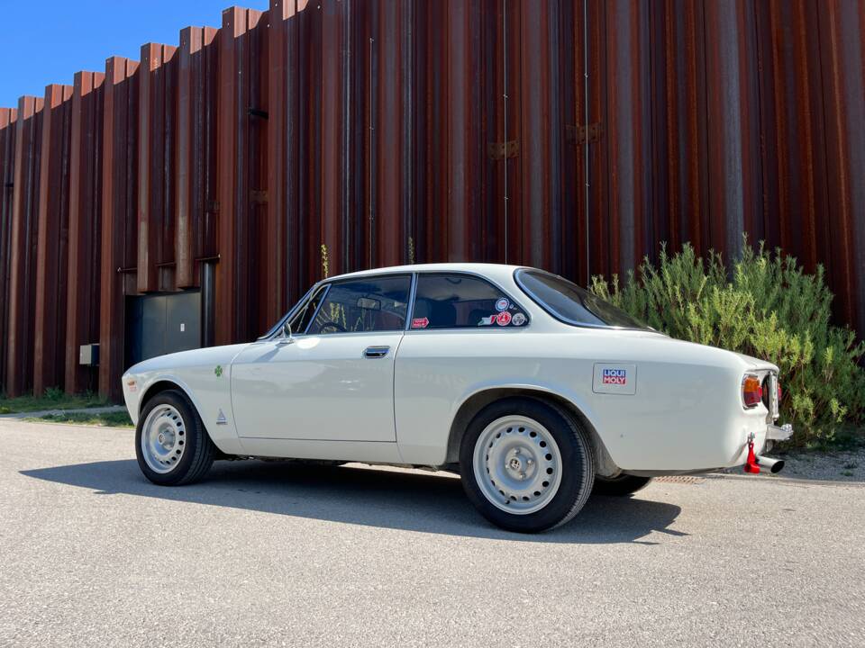 Image 13/87 of Alfa Romeo Giulia 1600 Sprint GT (1965)
