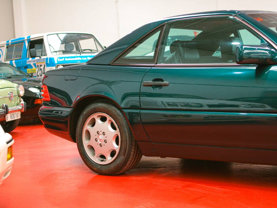Image 10/50 of Mercedes-Benz SL 320 (1995)