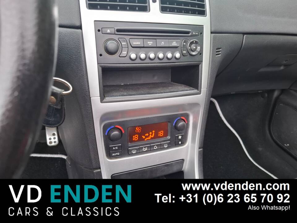 Bild 13/23 von Peugeot 307 CC 2.0i (2005)