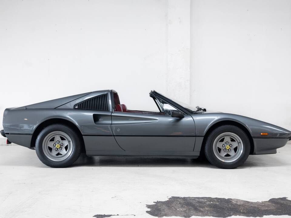 Bild 5/40 von Ferrari 308 GTS Quattrovalvole (1984)