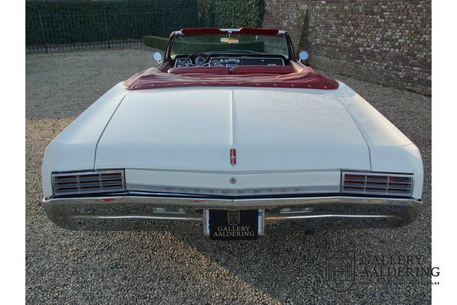 Image 23/50 of Oldsmobile Dynamic 88 (1966)