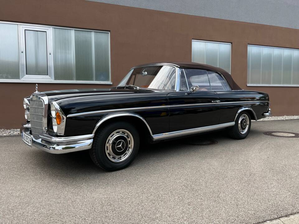 Image 1/15 of Mercedes-Benz 300 SE (1965)