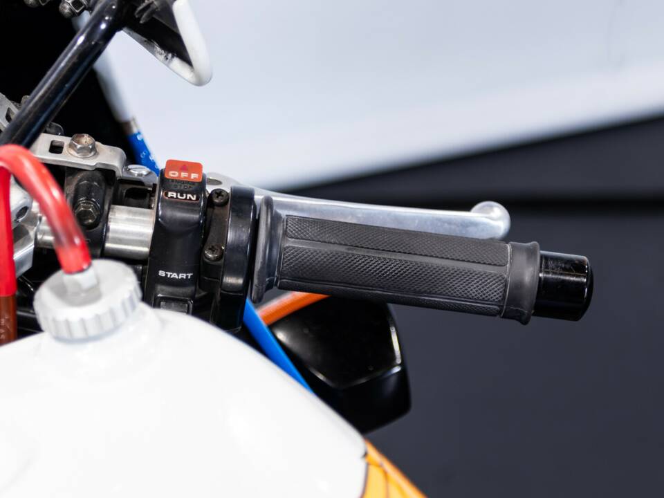 Bild 25/50 von Honda VFR 750R RC 30 (1988)