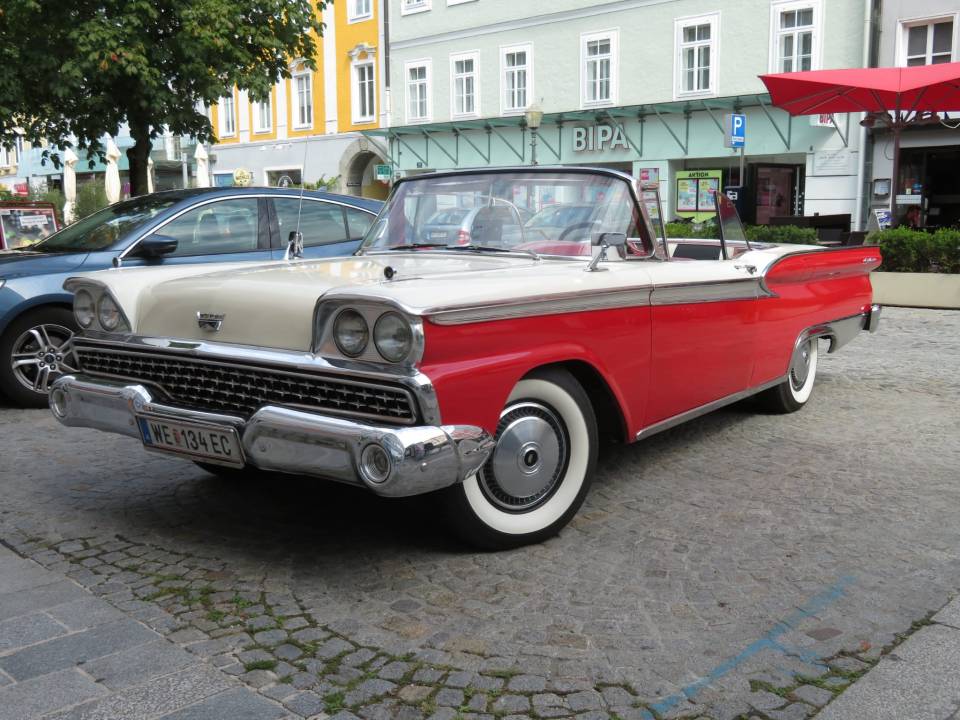 Image 11/31 of Ford Fairlane Skyliner (1959)