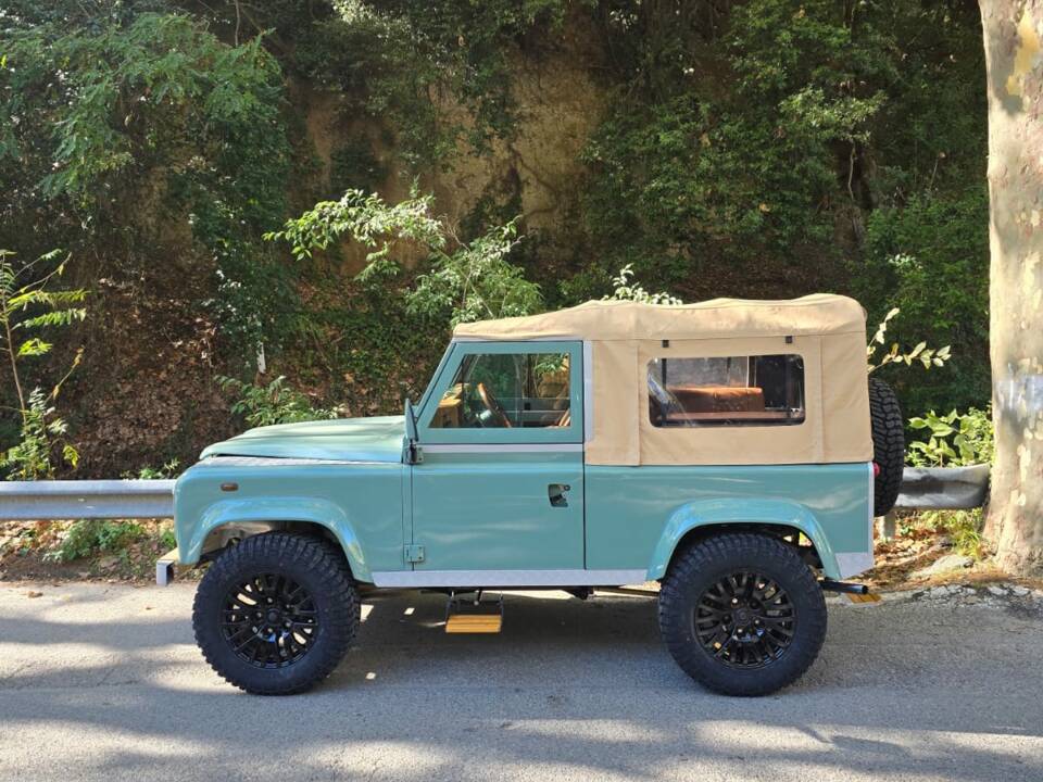 Image 33/72 of Land Rover 90 (1987)