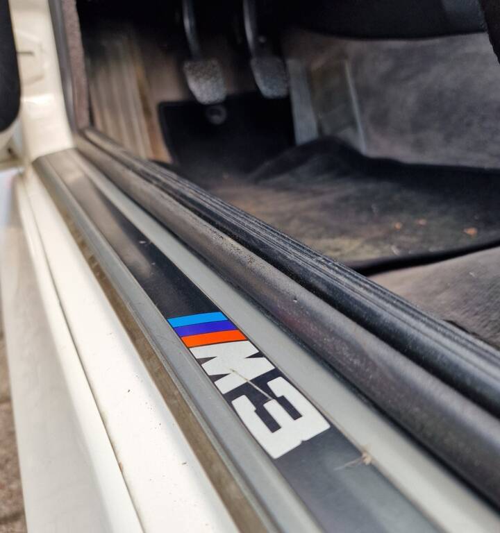 Image 45/70 of BMW M3 (1990)