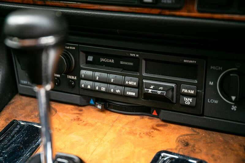 Image 25/45 de Jaguar XJRS 6.0 (1993)