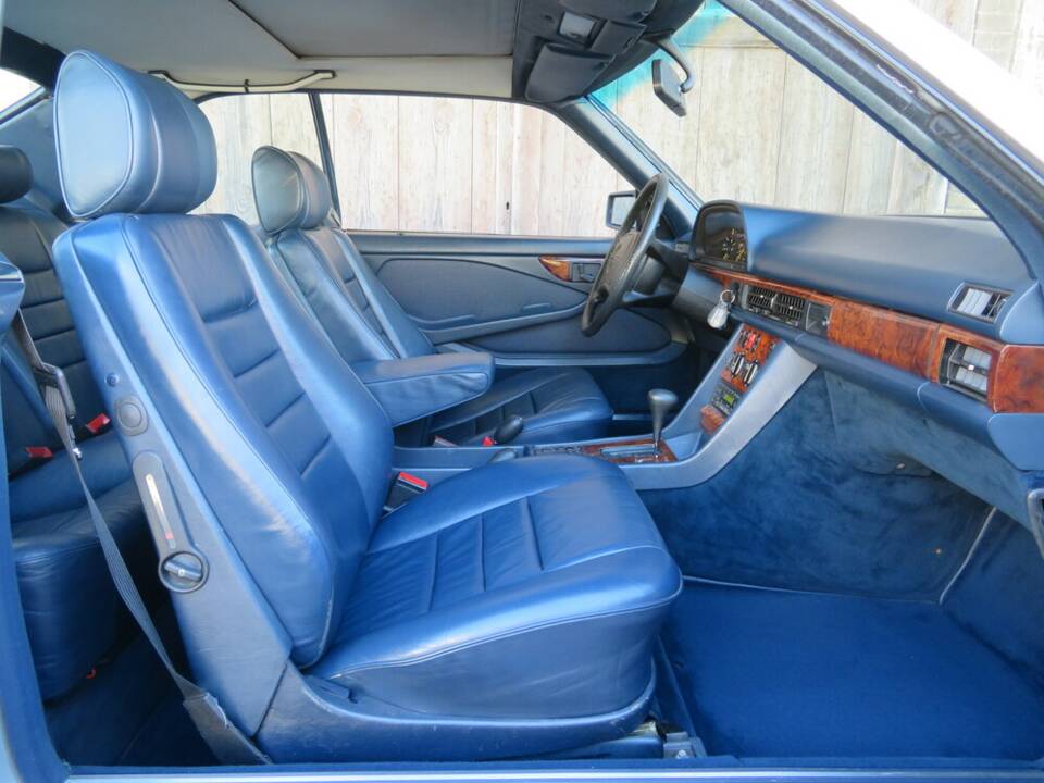 Image 6/19 of Mercedes-Benz 380 SEC (1982)