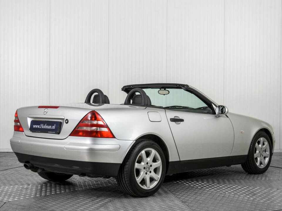 Image 2/50 of Mercedes-Benz SLK 200 (1997)