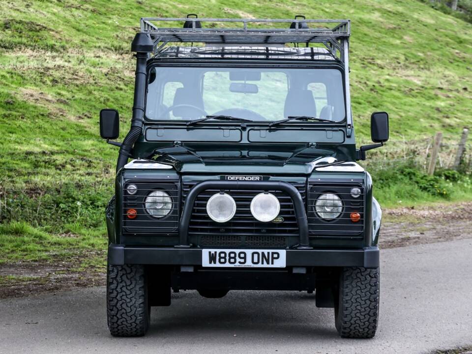Image 6/16 of Land Rover Defender 90 &quot;50th Anniversary&quot; (2000)