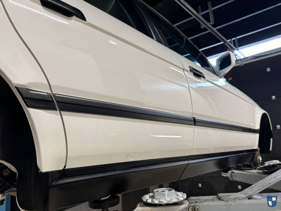 Bild 42/70 von BMW 735i (1991)