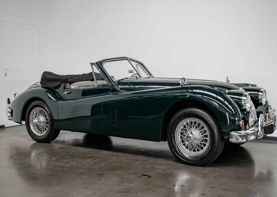 Image 3/8 de Jaguar XK 140 DHC (1956)