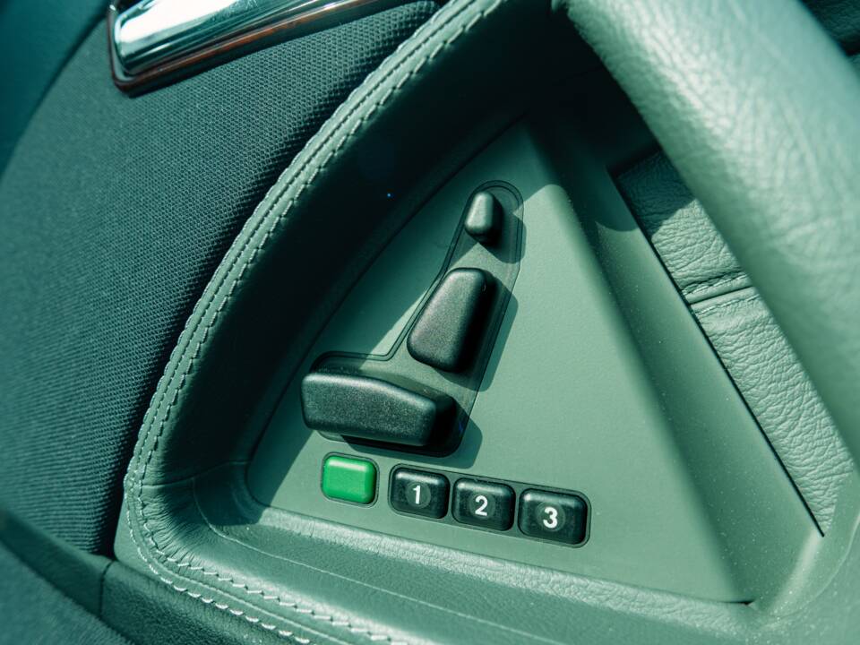 Image 24/30 of Mercedes-Benz SL 600 6.0 AMG (1996)