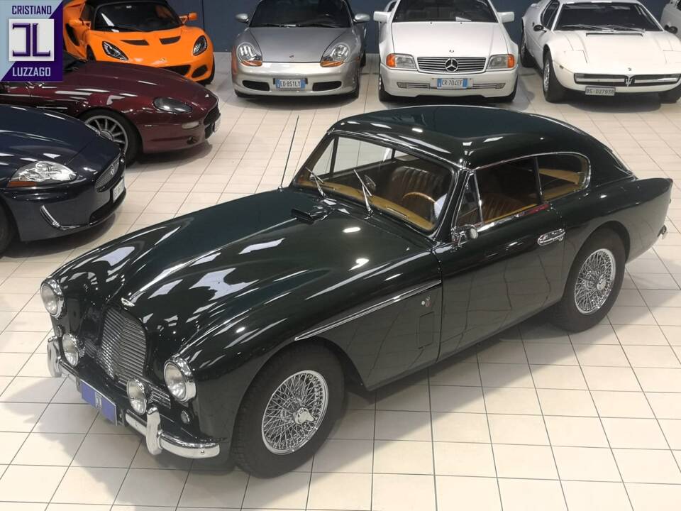 Image 2/58 of Aston Martin DB 2&#x2F;4 Mk II (1957)