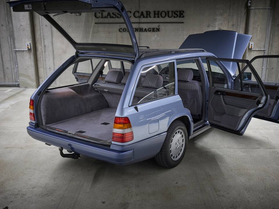 Image 30/100 of Mercedes-Benz 230 TE (1990)