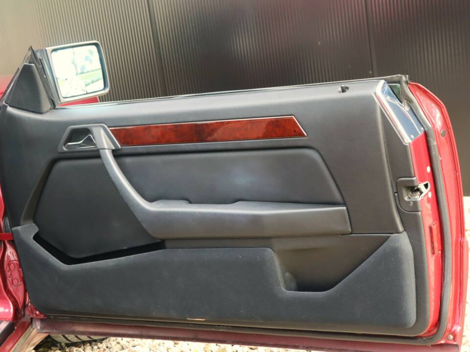 Image 25/50 of Mercedes-Benz E 220 (1994)