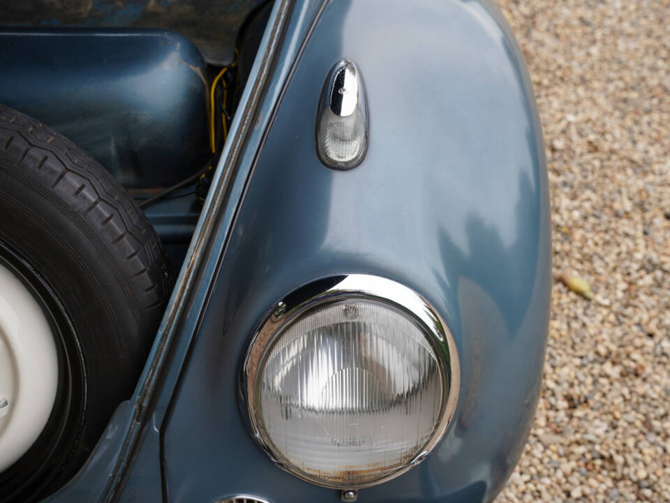 Image 42/50 of Volkswagen Käfer 1200 Cabriolet (1958)