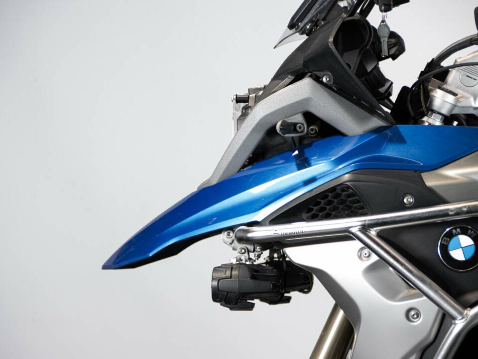 Image 20/50 of BMW DUMMY (2017)
