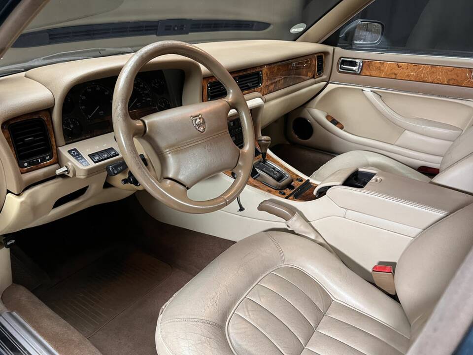 Immagine 2/8 di Jaguar XJ6 3.2 (1995)