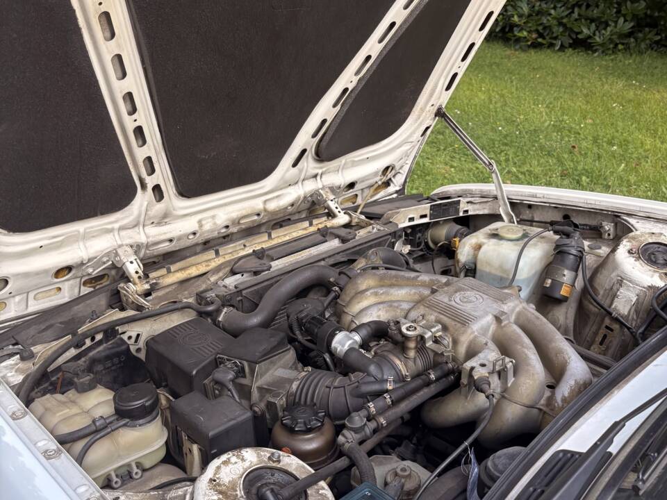 Immagine 52/75 di BMW 320i (1988)