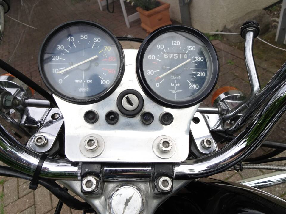Image 6/9 of Moto Guzzi 850 T 3 California (1976)