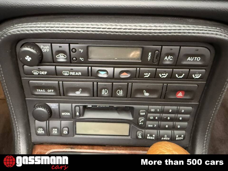 Image 15/15 of Jaguar XK8 4.0 (2000)