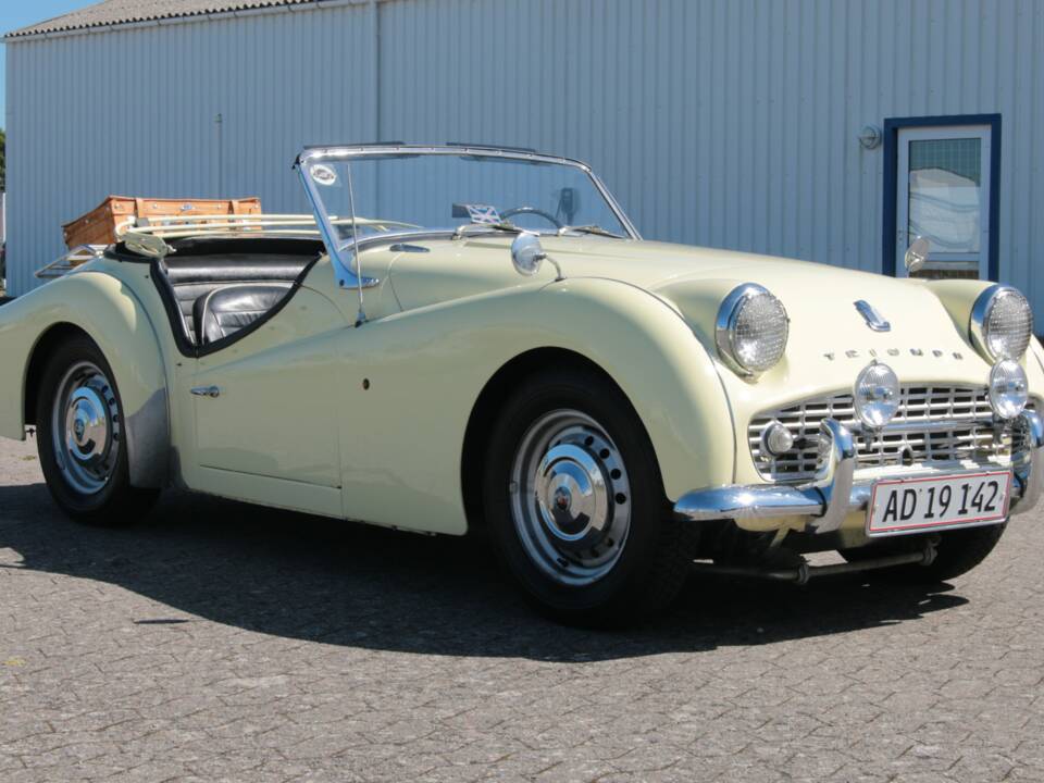 Image 7/83 of Triumph TR 3A (1959)